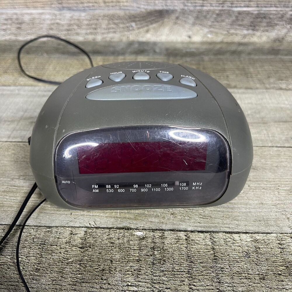 DuraBrand Alarm Am/FM Clock Radio Model CR210 Red Numbers Untested